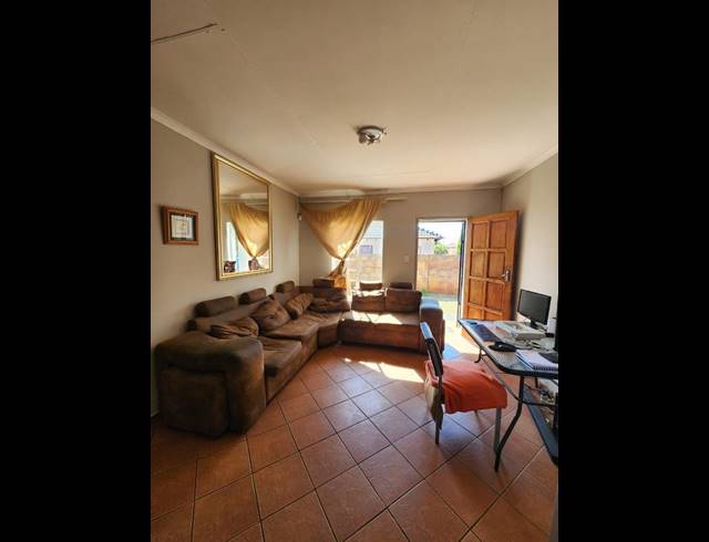 3 BEDROOM HOUSE FOR SALE IN THE ORCHARDS